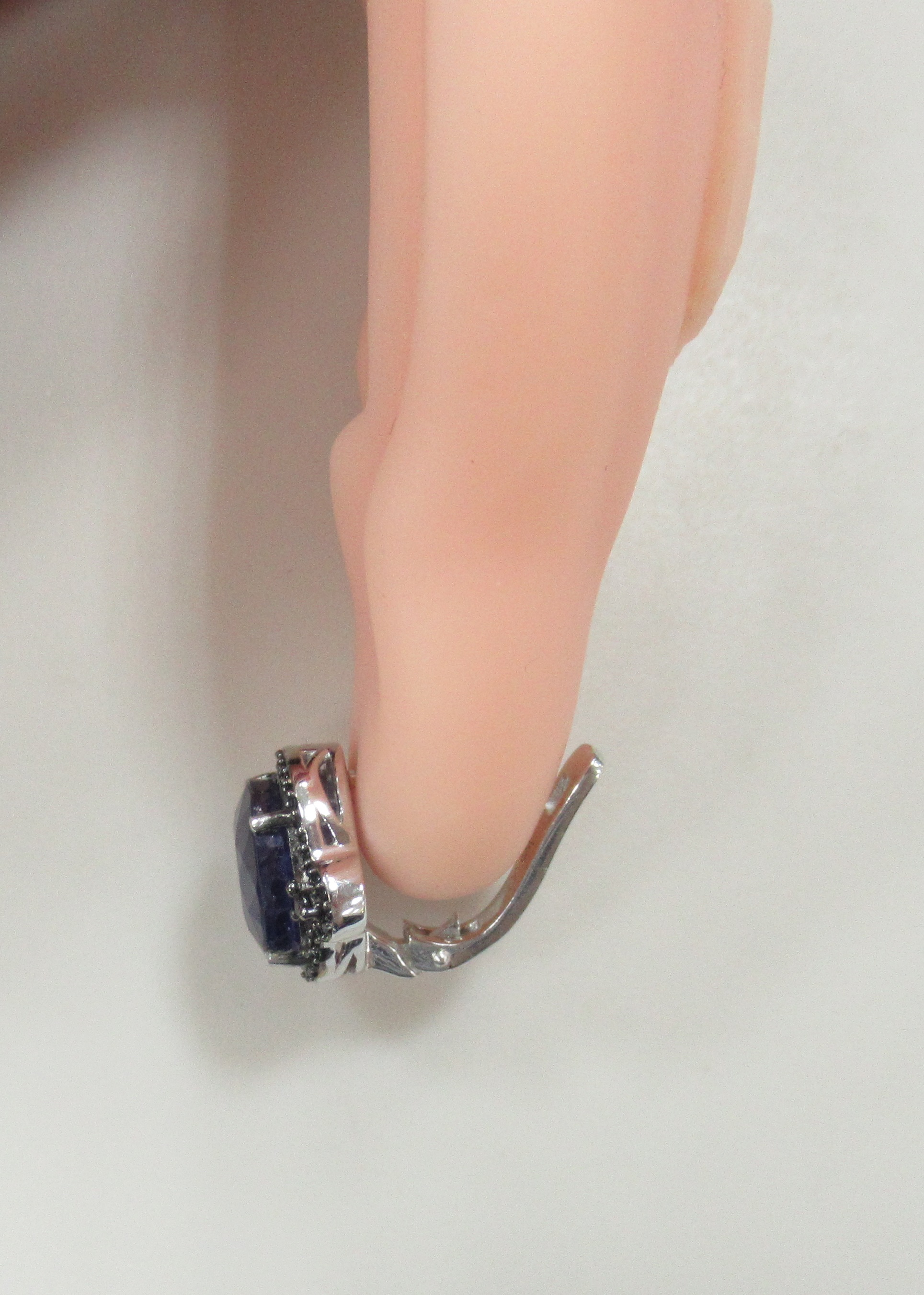 Серебряные серьги с сапфирами